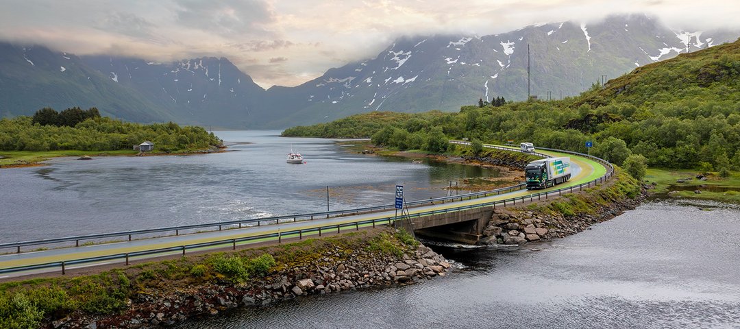 Mercedes-Benz eActros 600 drives over a bridge road