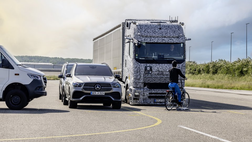 Safety Assistance Systems Daimler Truck