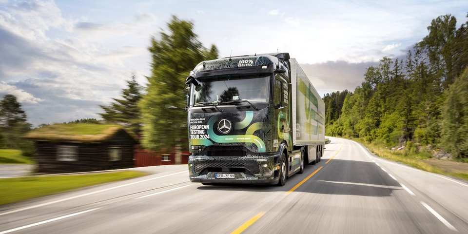Mercedes-Benz eActros 600 driving on a country road