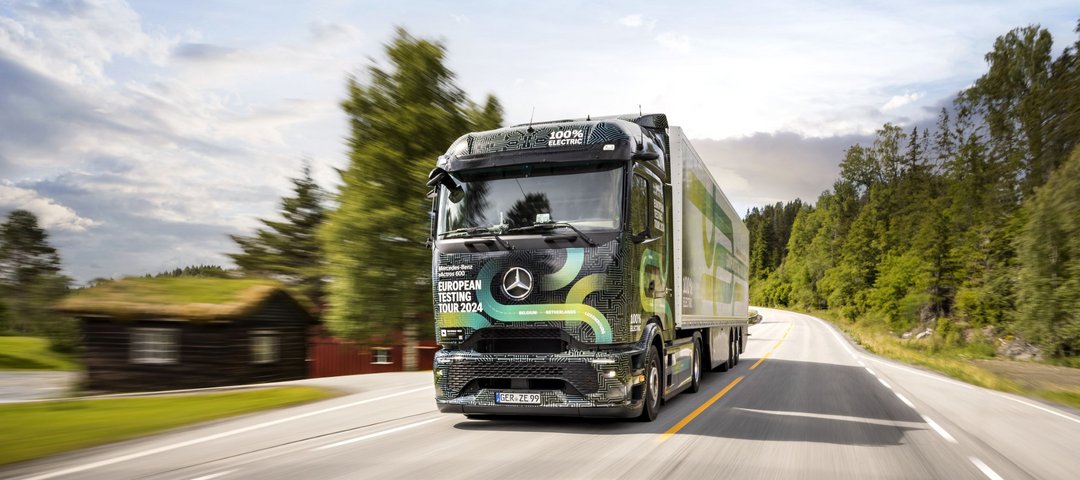 Mercedes-Benz eActros 600 driving on a country road