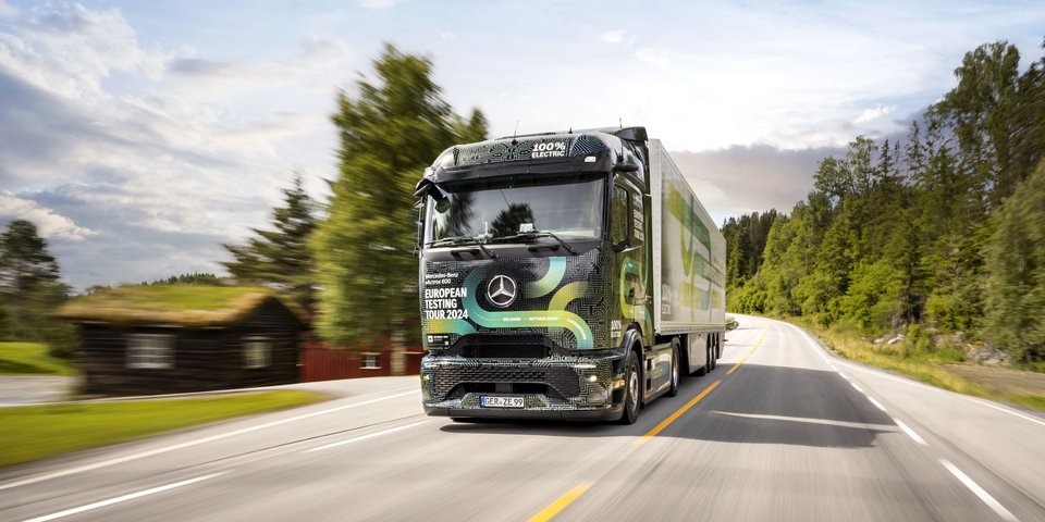Mercedes-Benz eActros 600 driving on a country road