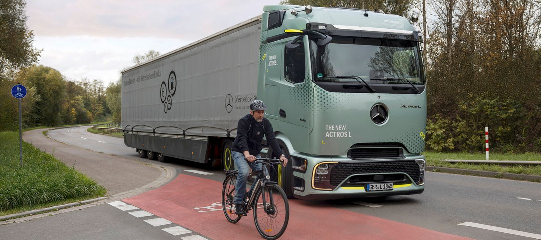 Mercedes-Benz Truck with bicyle driver