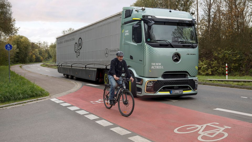 Mercedes-Benz Truck with bicyle driver