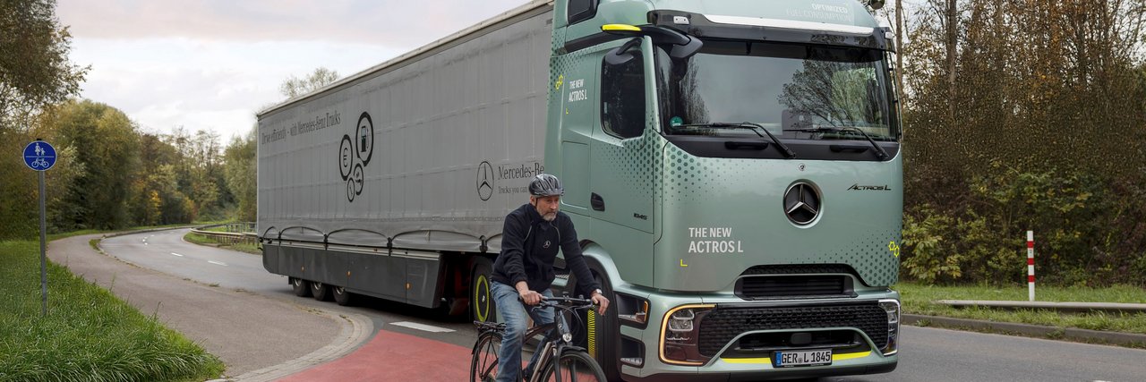 Mercedes-Benz Truck with bicyle driver