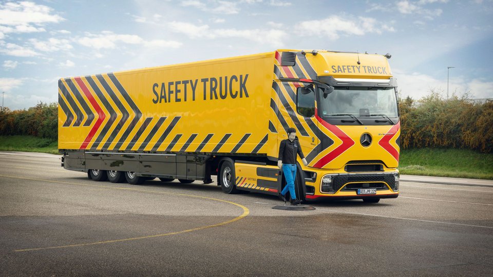 Mercedes-Benz Safety Truck with dummy