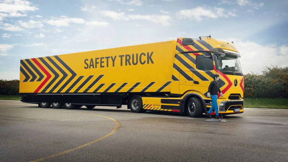 Mercedes-Benz Safety Truck with dummy