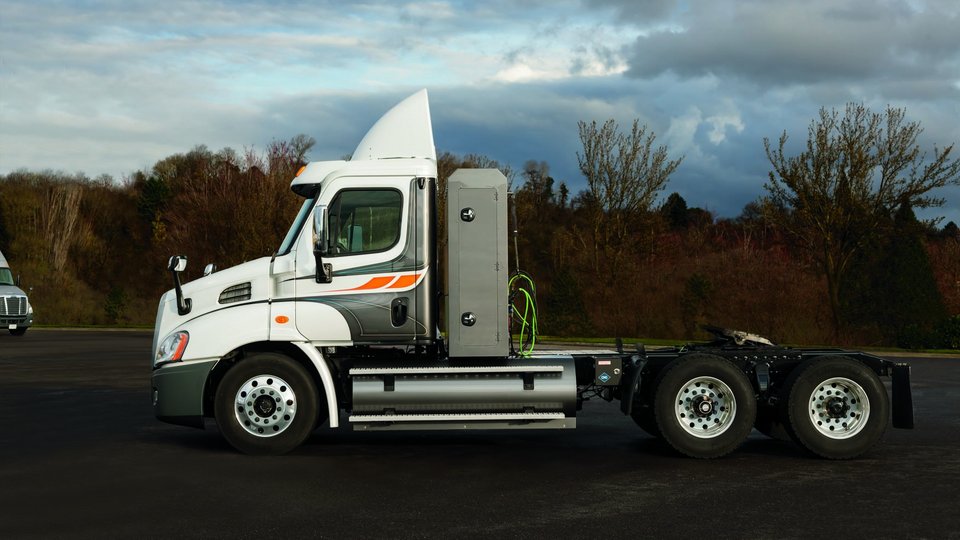 Cascadia 113 CNG (natural gas)