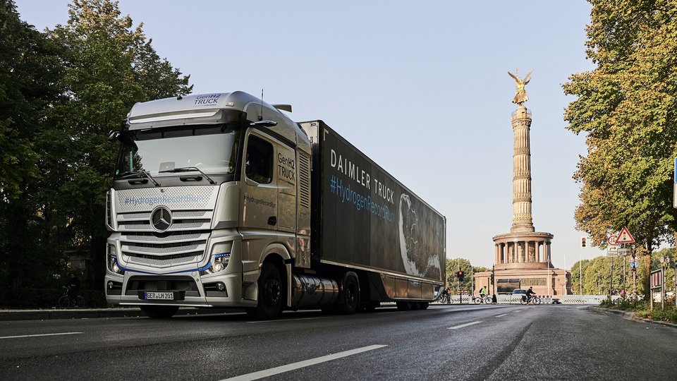Mercedes-Benz GenH2 Truck