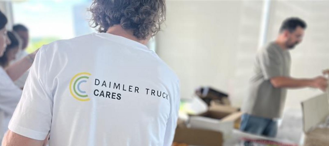 Employee wearing a “Daimler Truck Cares” shirt